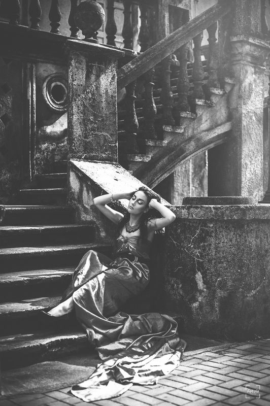 female, outdoors, portrait, fashion, people, portraiture, face Stairs фото превью