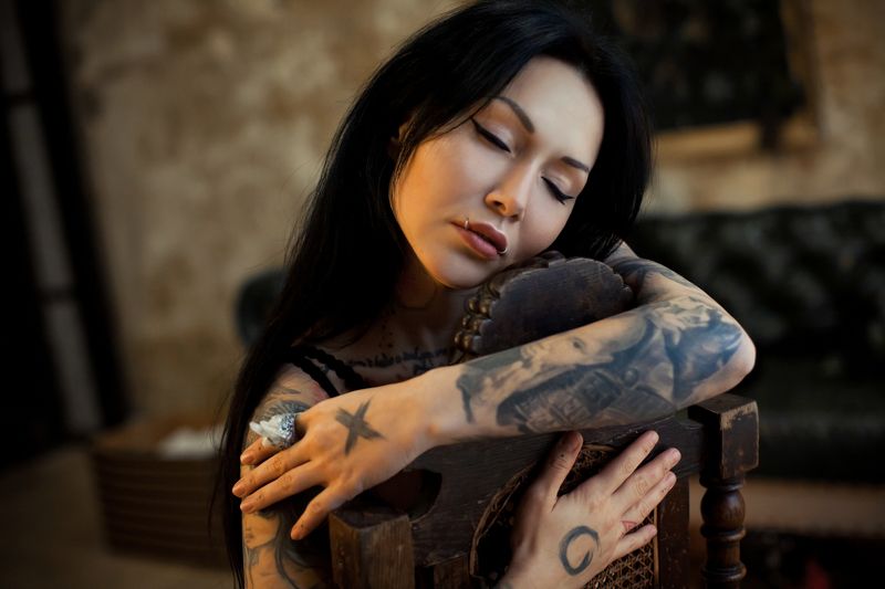 портрет, лицо, девушка, брюнетка, тату, татуировки  фото превью