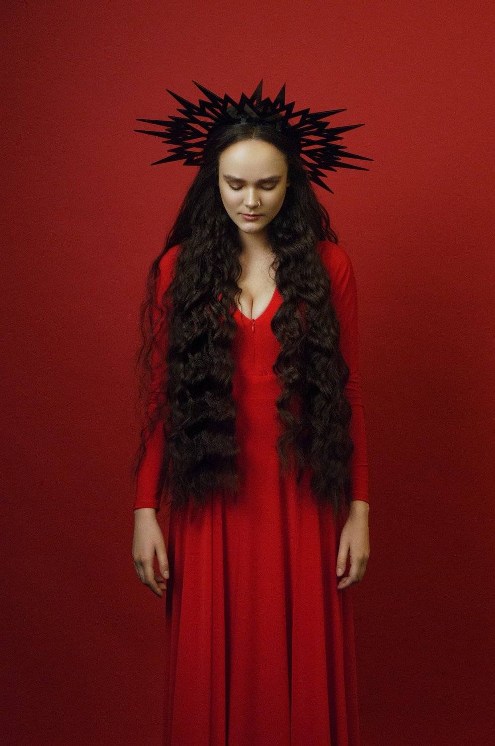 fashion, girl, studio, red background, long hair, Наташа Янкелевич