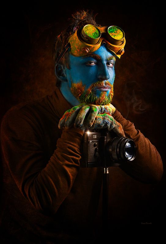 people, men, portrait, makeup, art makeup, body painting, art, eyes, low key, black, color, leather, texture, eyebrows, jewelry, gold, photo, neck, collar, mayan, tribe, life, look, creative, vision перекур фото превью