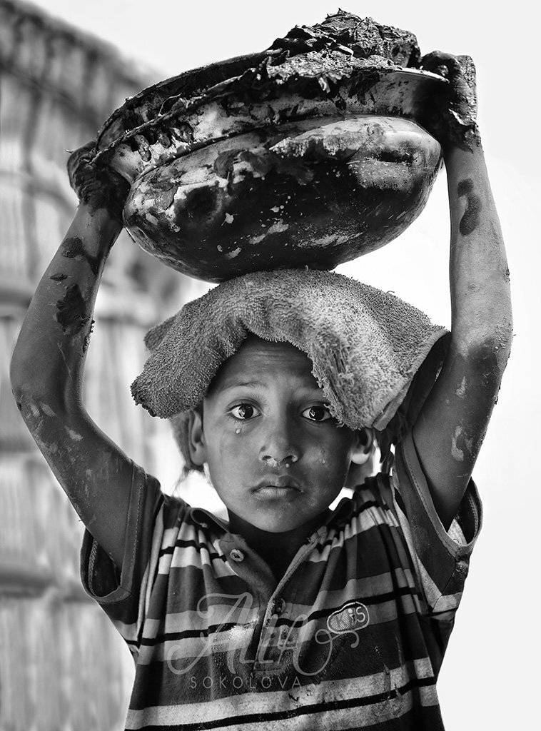 ребёнок, мальчик, пацан, слезинка, плачет, обида, эмоция, работа, грязь, глина, бангладеш, ALLA SOKOLOVA