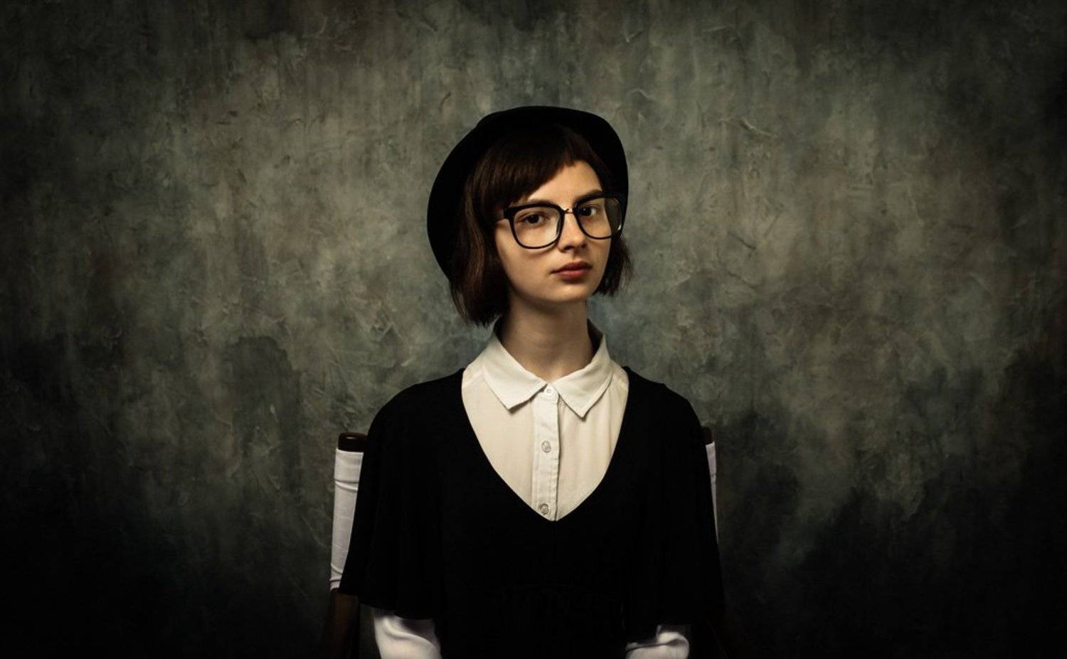 writer, girl, light, beauty, model, people, portrait, studio, emotion, glass, Андрей Лободин