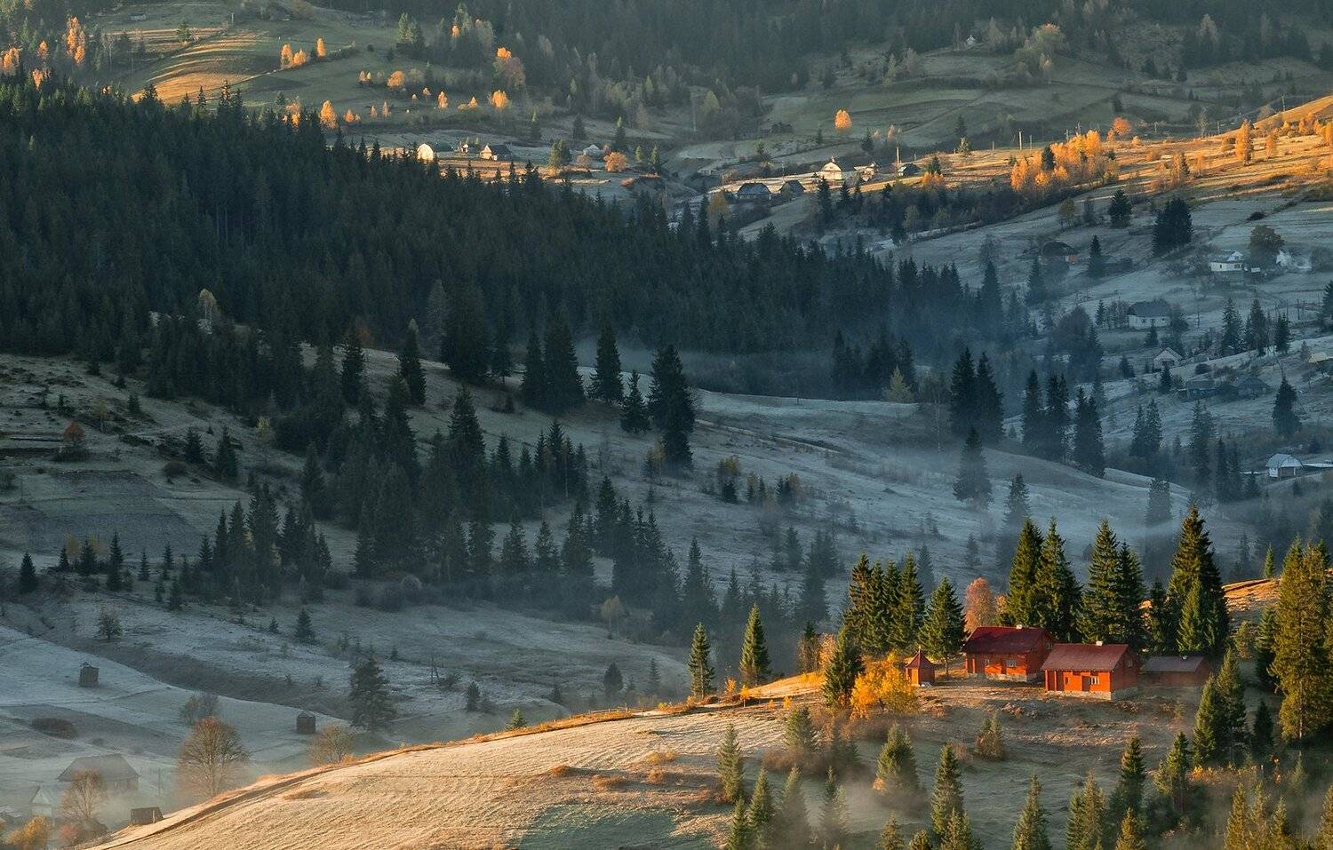 карпаты,	осень, поселок, туман, утор,	солнце, Михаил Глаголев