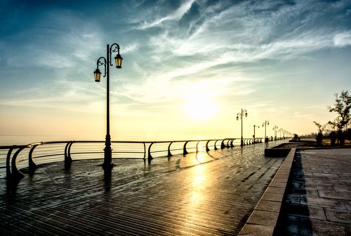 Набережная - раннее утро.