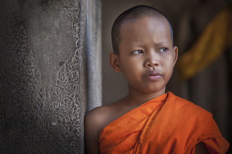 A young monk, Angkor Wat, Cambodia A young monk from Angkor Wat фото превью