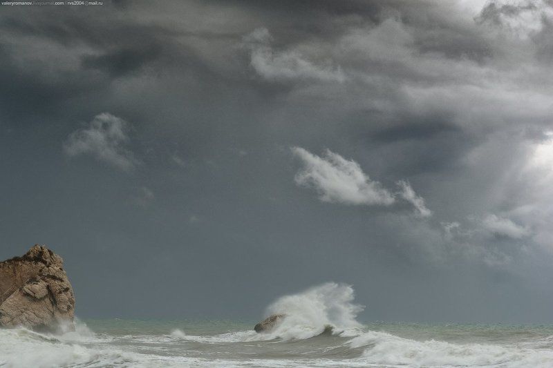 море, кипр, афродита, пляж, шторм, камни, скала, небо, облака, драматический, серый, белый Появление Афродиты - Aphrodite\'s miraculous appearance фото превью