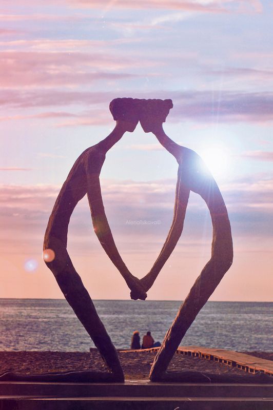 памятник влюблённых г.Батуми фото превью