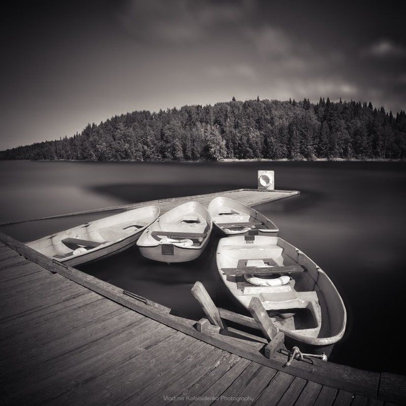 соловки, соловецкий архипелаг, причал, озера, лодка У причала фото превью