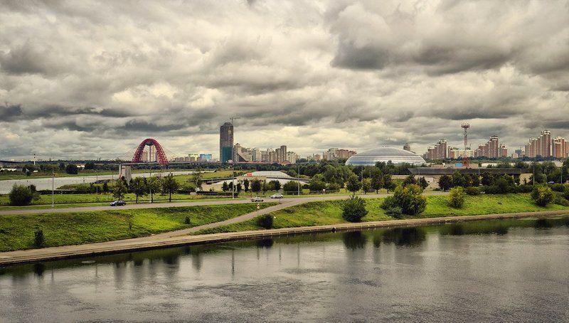 Под грозным небом \