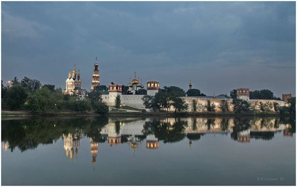 город, новодевичий монастырь, сумерки, вечер, москва, храм, церковь,купола, кулешов евгений, Кулешов Евгений