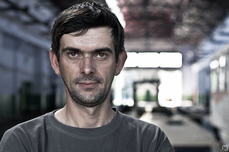 портрет, рабочий работник депо фото превью