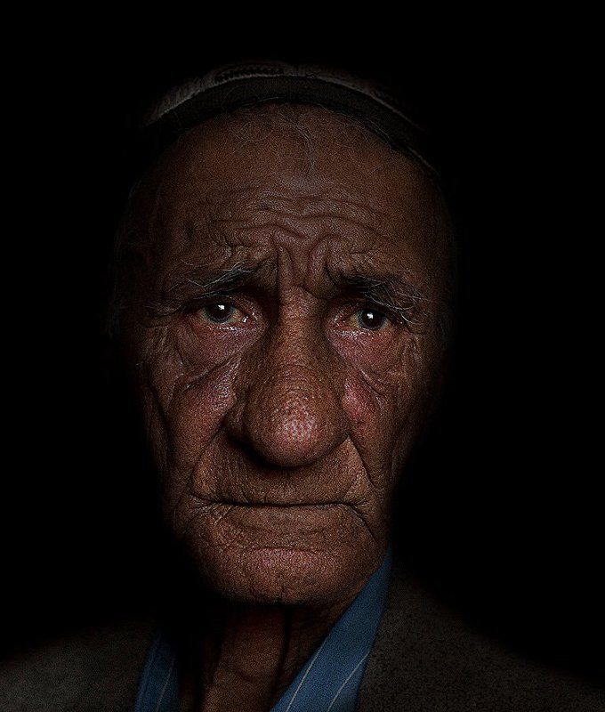 Уставший взгляд фото превью