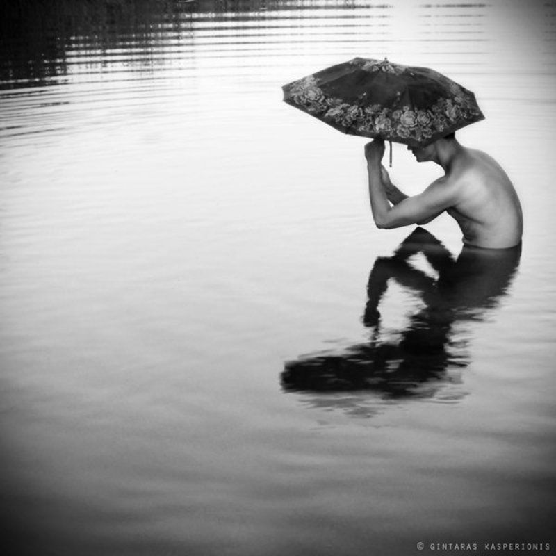 man, nude, boy, water, umbrella, reflection, человек, обнаженный, вода, отражение, kasperionis Umbrella фото превью