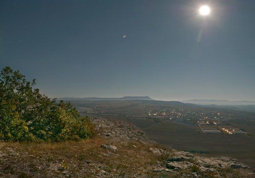 полнолуние... ( луна над Чатыр- Дагом )
