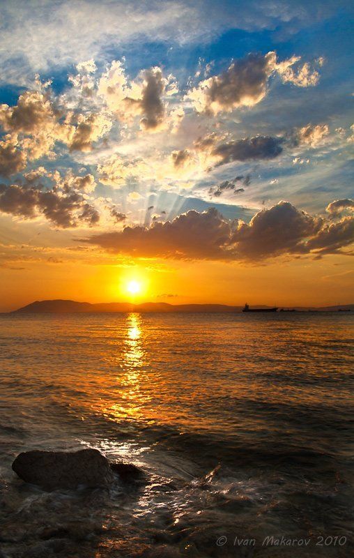 Закат над морем фото превью