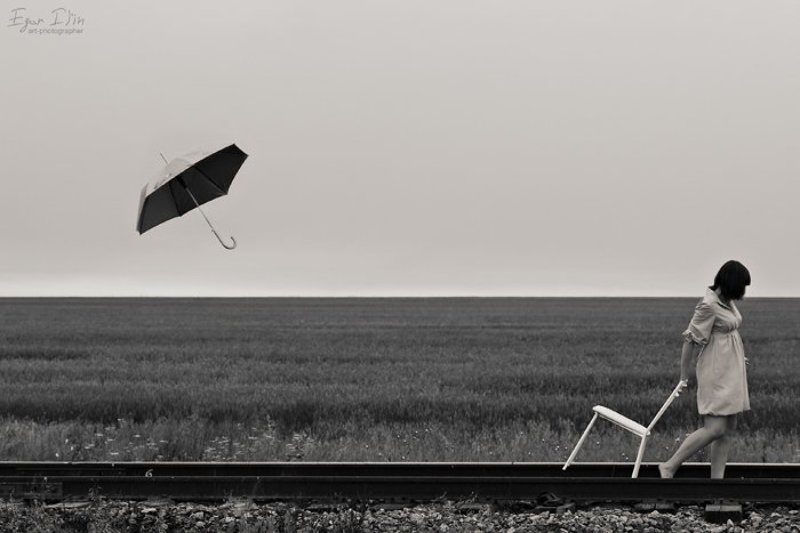 девушка, рельсы, поле, природа, зонт, стул, депресия, грусть, отчаяние история...очень короткая или длинной во всю жизнь... фото превью