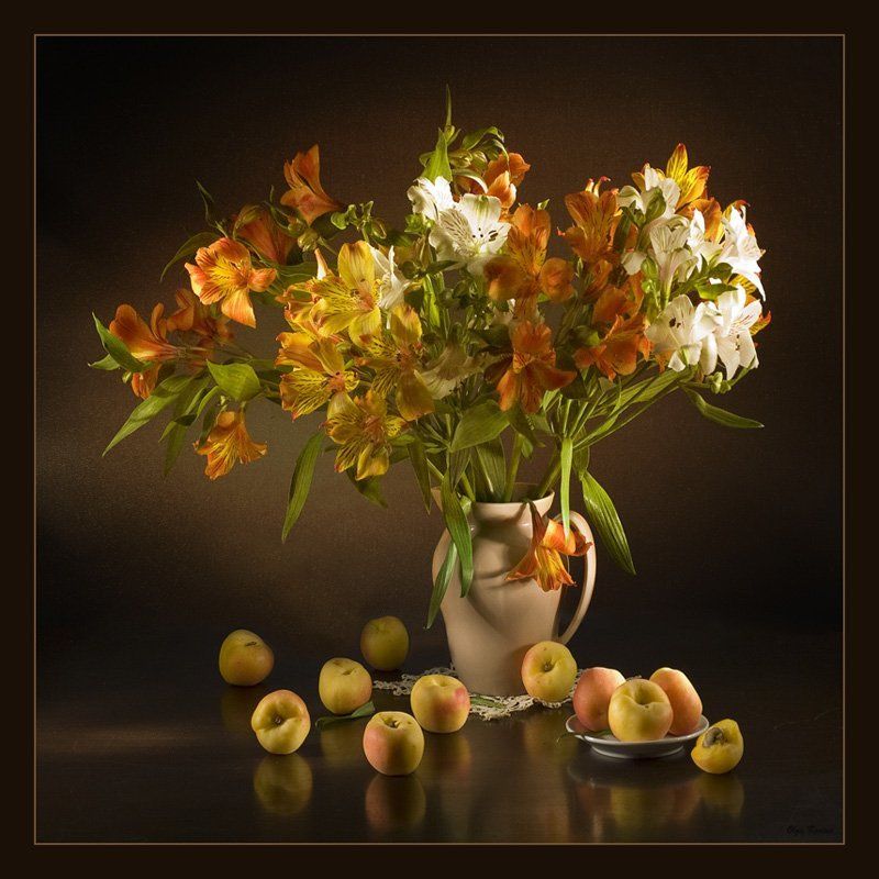 абрикосы, альстромерия, букет, композиция, натюрморт, отражение, световая кисть, световое перо, цветы Альстромерии в ночи фото превью