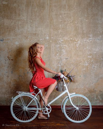 Devushka na velosipede