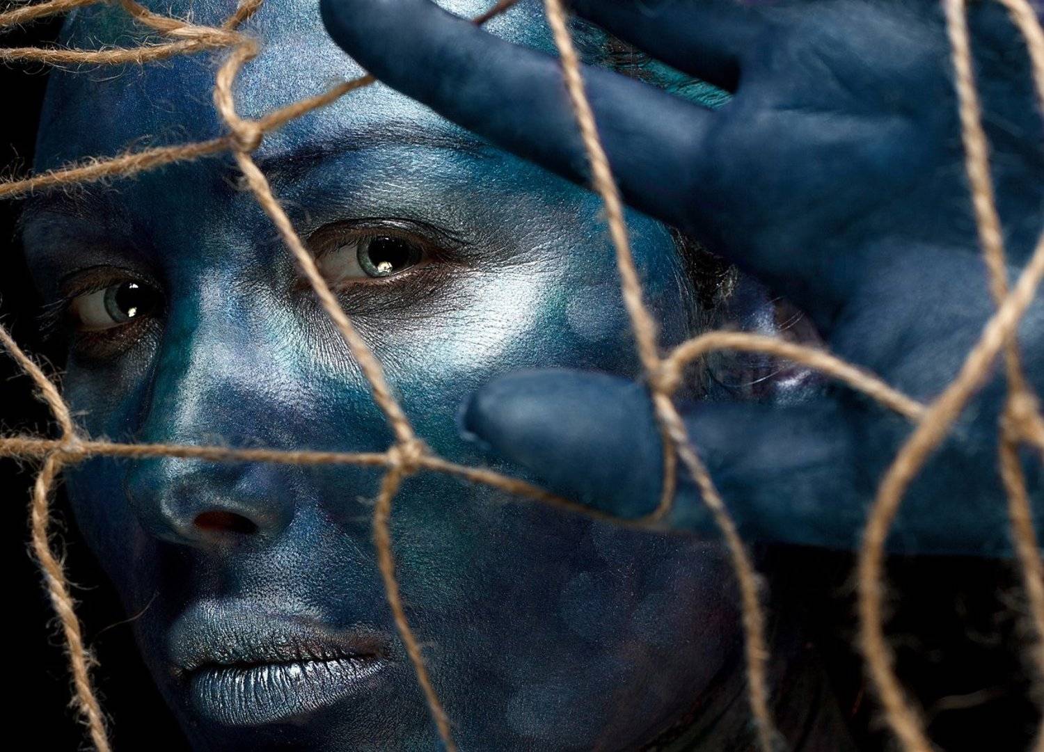 люди, девушка, рыба, портрет, сеть, улов, рыбалка, вид, тип, природа, красота, макияж, визаж, бодиарт, фейсарт, грим, краска, рисунок, картина, вода, цвет, синий, ремесло, жизнь, катастрофа, исчезающий, блеск, кожа, чешуя, креатив, студия, Ковалёв Иван