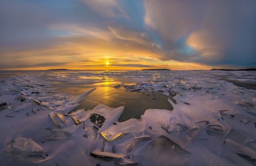 Ладога в оковах льда