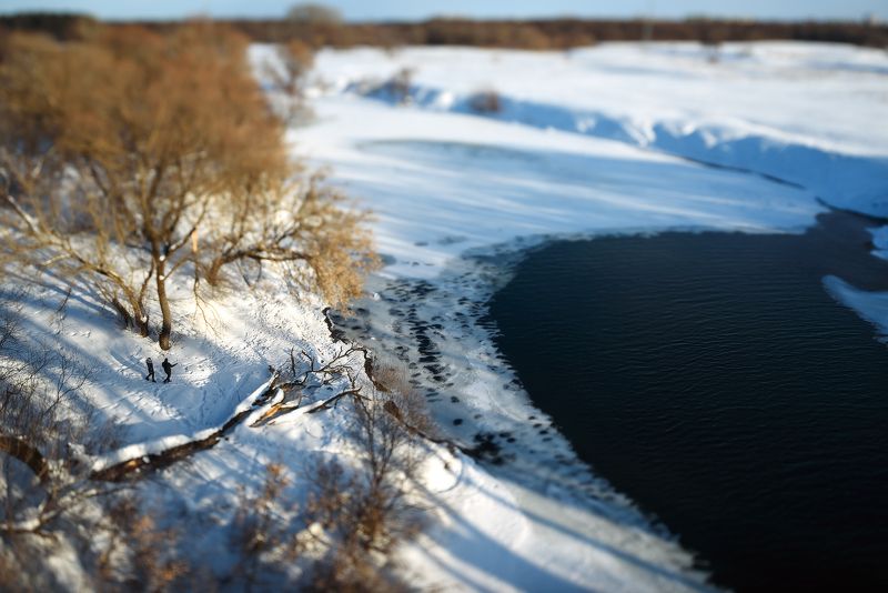 Прогулка у реки  фото превью