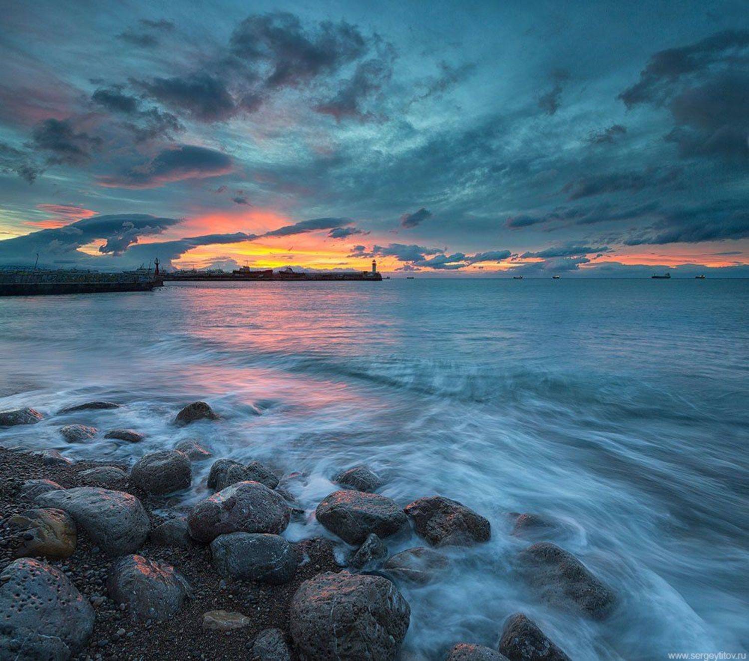 Крым, Ялта, море, пляж, волна, фотограф Крым, фотограф Ялта, маяк, Ялтинский маяк, шторм, навигация, закат, Serge Titov