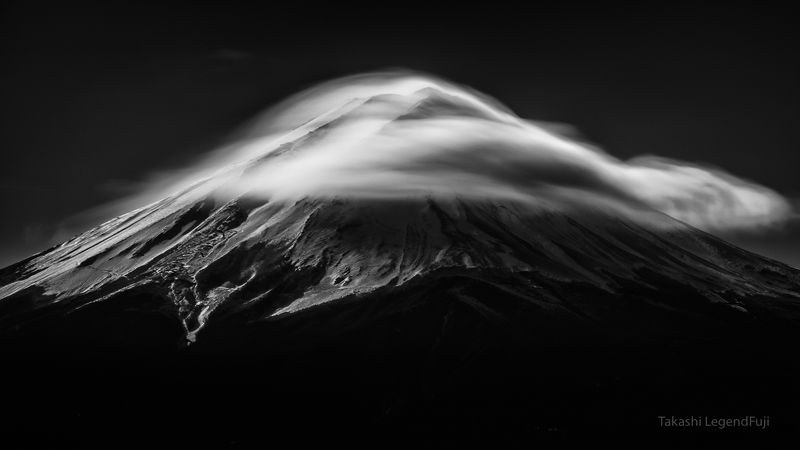fuji,mountain,japan,cloud,lenticular,snow,black & white,monochrome,simple,amazing,fantastic,wonderful,landscape, Noble mountain фото превью