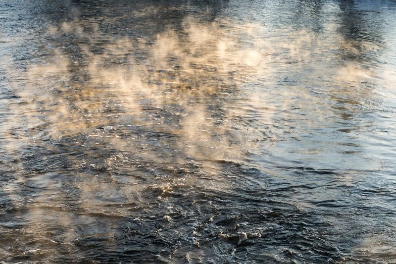 Туман над водой фото превью