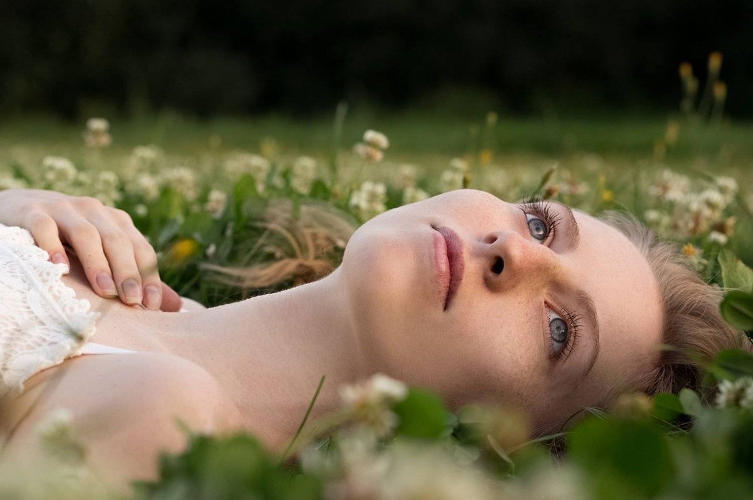 summertime, summer, grass, dream, dreams, blue eyes, bokeh, flowers, purity, Наташа Янкелевич