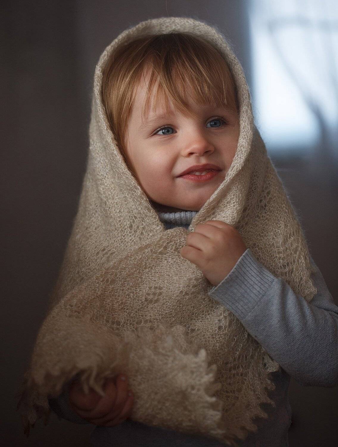 девочка, ребенок, деревня, платок, частный дом, улыбка, Евгений Толкачёв