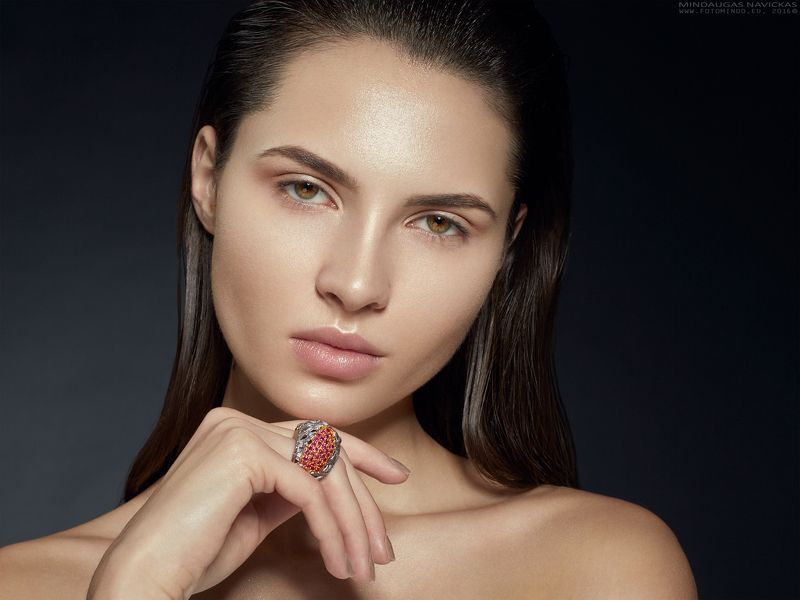 Laura фото превью