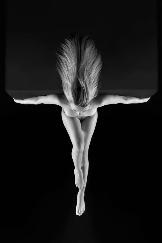 girl, nude, hair, wieght, upside-down, black and white, You\'re gonna carry that weight... фото превью
