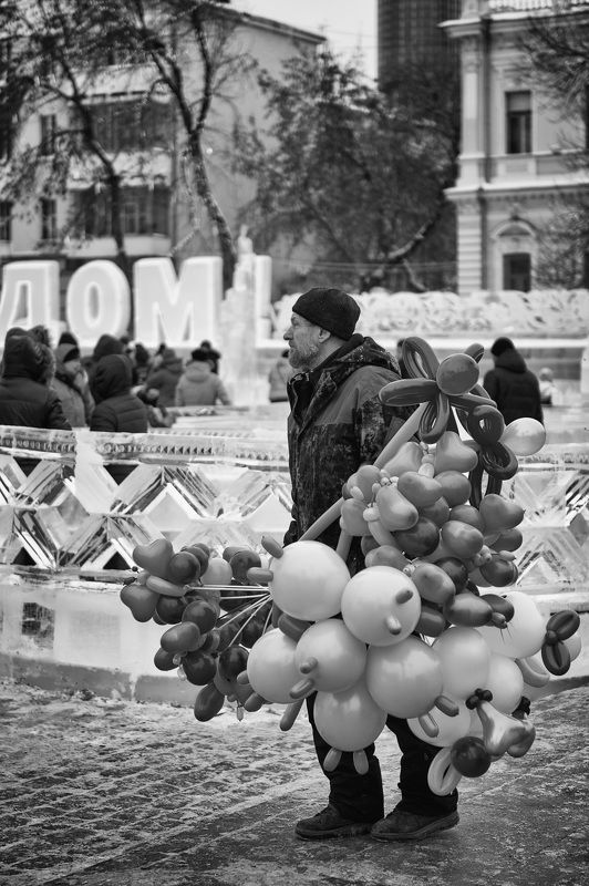 Ekaterinburg People Russia Photo Reportage The man of the balloons фото превью