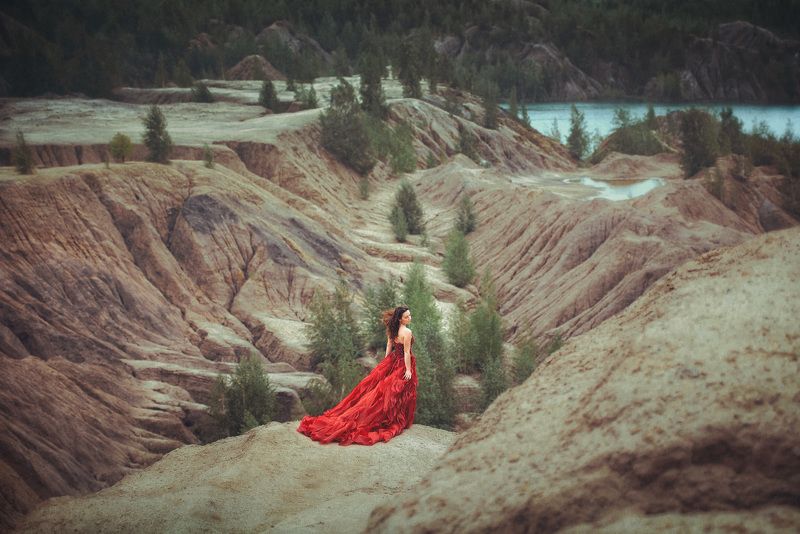 девушка, горы, карьер, озеро, пейзаж, ветер, платье, простор Кондуки... фото превью