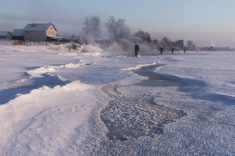 зима река берег лед мороз туман вечер деревья Ранний вечер на реке фото превью