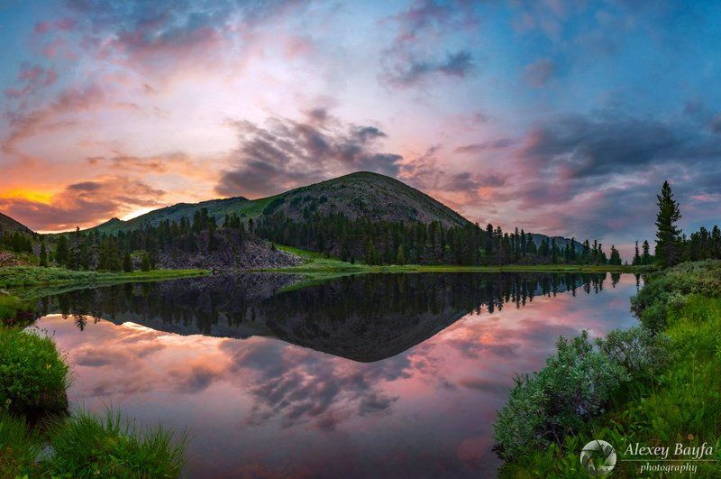 озеро, закат, горы, вода, отражение, панорама, hdr, вечер, лето, лес, природа Тихий вечер у горного озера фото превью