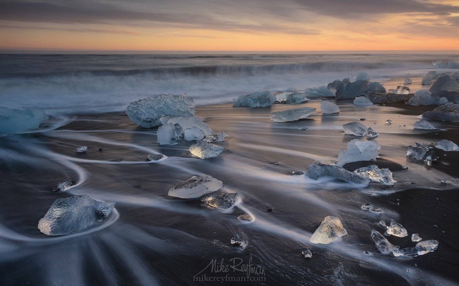 winter, ice, breidamerkursandur, iceland, jokulsarlon glacial lagoon, chunks of ice, glacier, jokulsarlon lagoon, ocean, black volcanic-sand beach, ice-chunks, polished, stranded, shore, diamonds, black velvet, Майк Рейфман