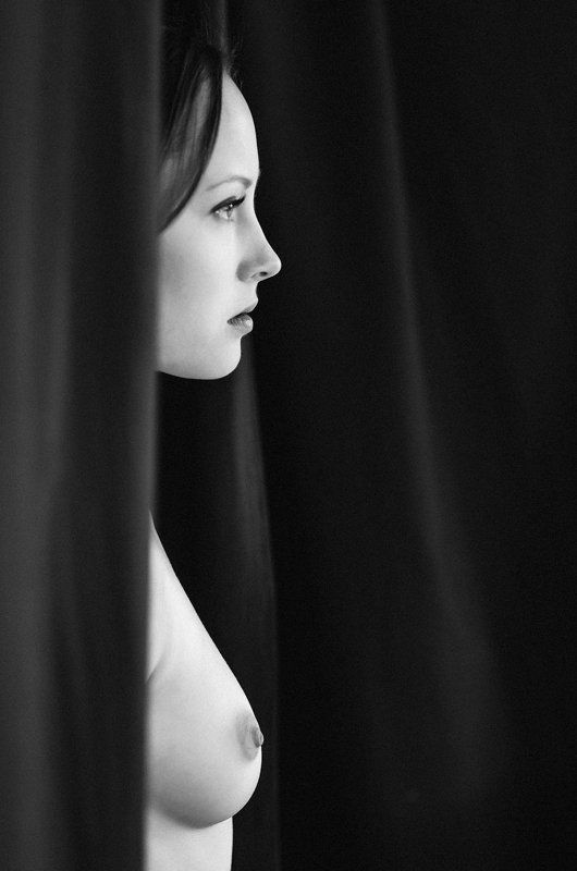 portrait, nude, topless, black and white, natural light, sensual, body Alice фото превью