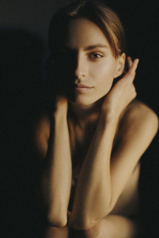 girl, beauty, eyes, light,  girls,  beautiful, studio, glamour, fashion,  body, cute, female, pretty, model, face, nude, black, hair,  sexy, young, underwear, indoor,  lingerie, panties, swimsuit, indoors,  alex kolodyazhni, alexkphoto Model: Yasya Goncharuk фото превью