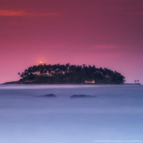 Шри Ланка. Маяк на острове Barberun у берегов Beruwala