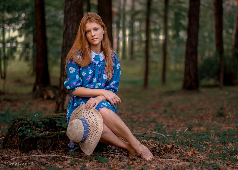 Girl in the park фото превью