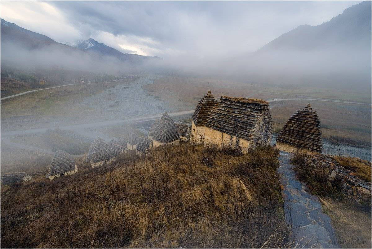  #Кутыгин, #Кавказ, #Даргавс, #Давгарс, #Северная, #Осетия, #Алания, #мёртвых, #городок , #Город #Городок, #осень, #Кавказе, #октябрь, #Аликовых, #Башня, #Бадтиевых, #Бадтиевы, #Аликовы, #Уаллагдон, #река, #туманно, #туман, #Nikon, Кутыгин Эдуард