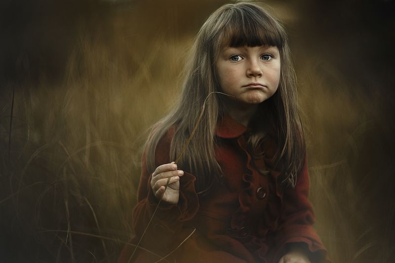 девочка, портрет, трава, осень, закат, красный, пальто Надежда фото превью