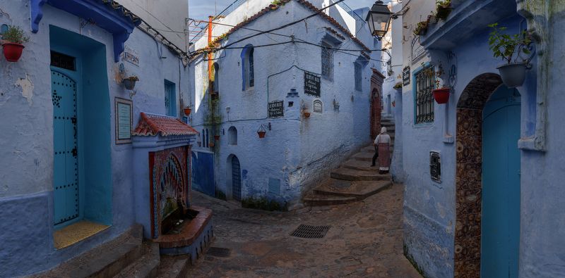 На улицах голубого города фото превью