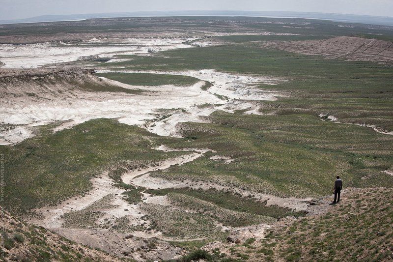 пейзаж, степь, горизонт, даль, человек, река, солончак, Мангистау, Мангышлак, Устюрт,  Бескрайность / The vastness фото превью