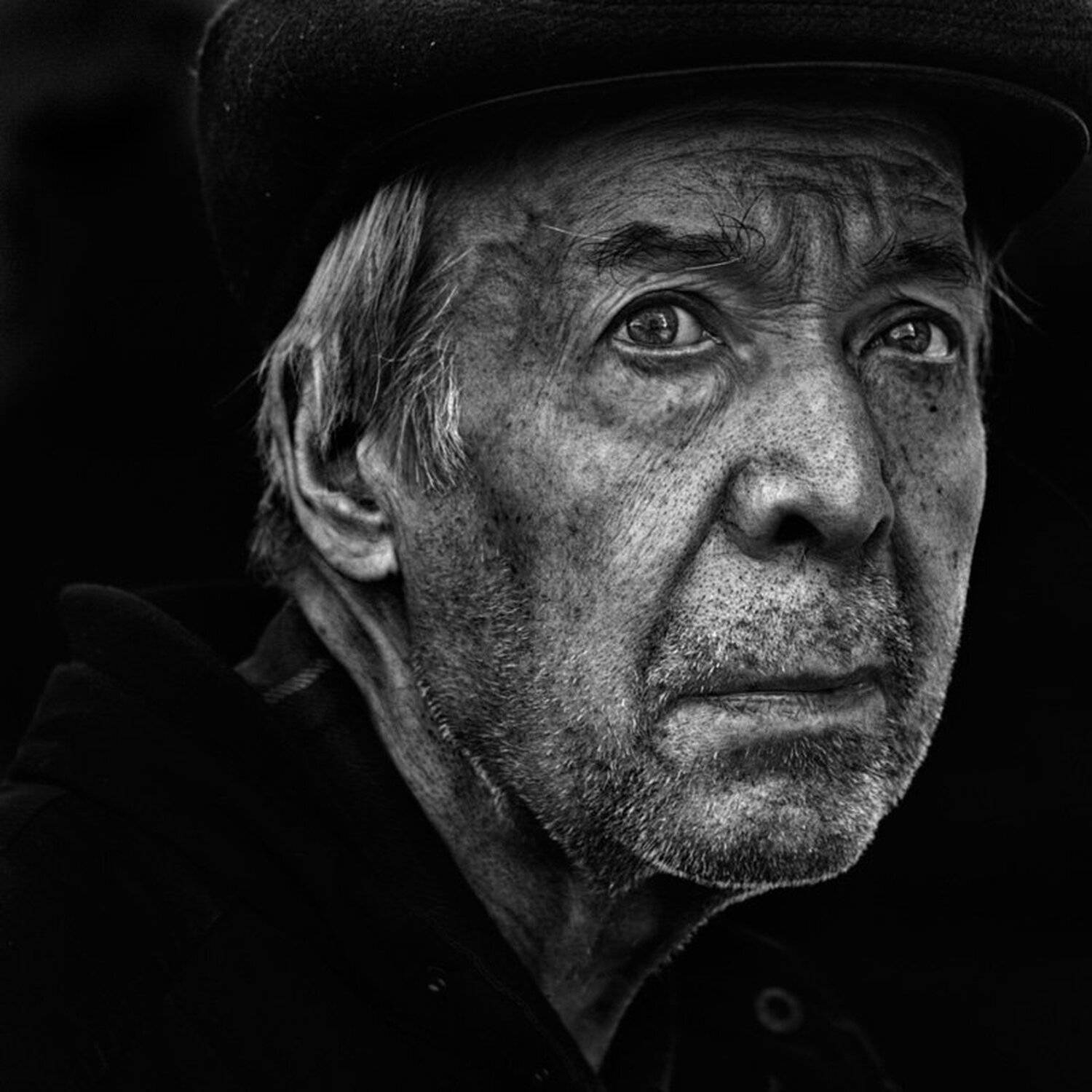 что-то здесь не так. Автор: Юрий Калинин портрет, улица, город, люди, street photography, Юрий Калинин