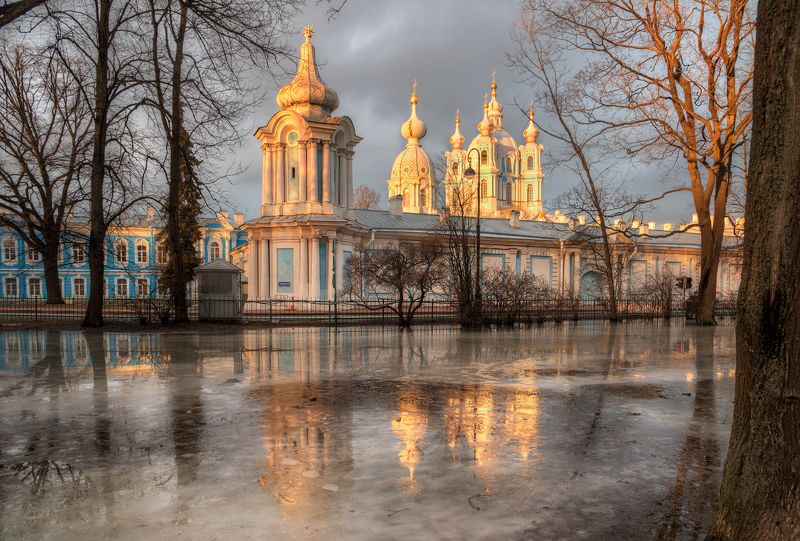 Смольный собор. вечер. март фото превью
