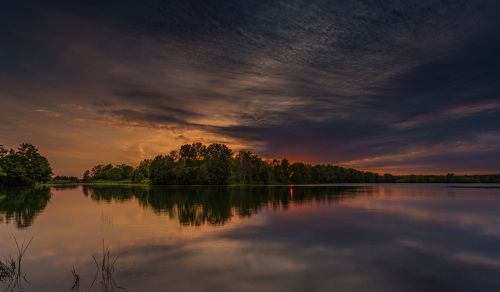 Закат на озере 