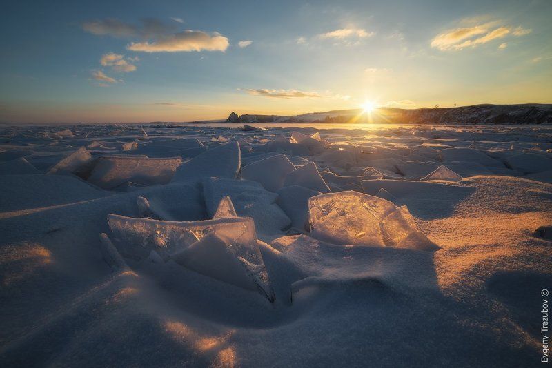 байкал, ольхон, зима, снег, лед, льдины, рассвет Рассвет у зимней Шаманки фото превью
