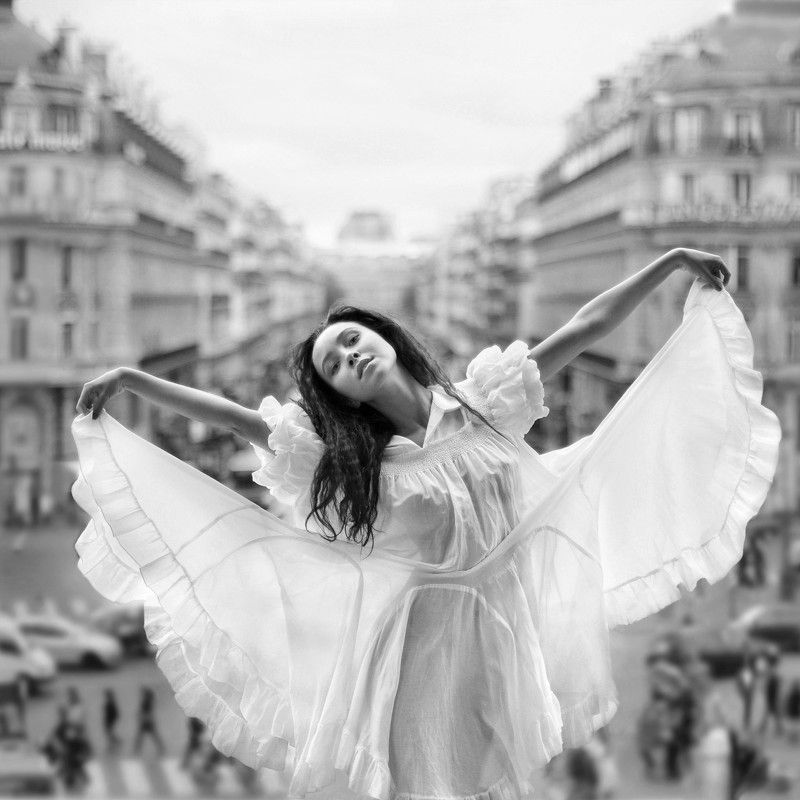 girl, portrait, emotive, joy, flight, seduction, sensuality, walk, wind, dress, paris Маленькая парижанка фото превью